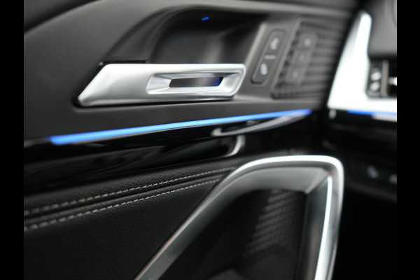 BMW iX1 xDrive30 xLine 67 kWh 306pk Dealer O.H. | Trekhaak Af Fabriek | Camera | Adaptief Onderstel | Lederen Sportstoelen Memory & Verwarmd | Sfeerverlichting | Apple Carplay | Blis | Navigatie | DAB | Virtual | Cruise Control |