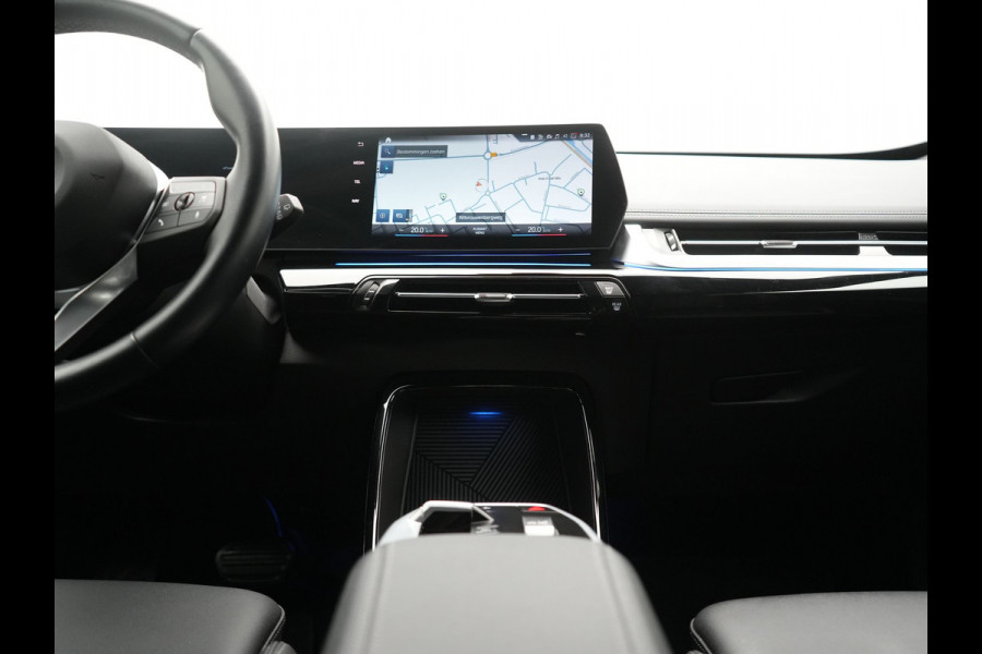 BMW iX1 xDrive30 xLine 67 kWh 306pk Dealer O.H. | Trekhaak Af Fabriek | Camera | Adaptief Onderstel | Lederen Sportstoelen Memory & Verwarmd | Sfeerverlichting | Apple Carplay | Blis | Navigatie | DAB | Virtual | Cruise Control |