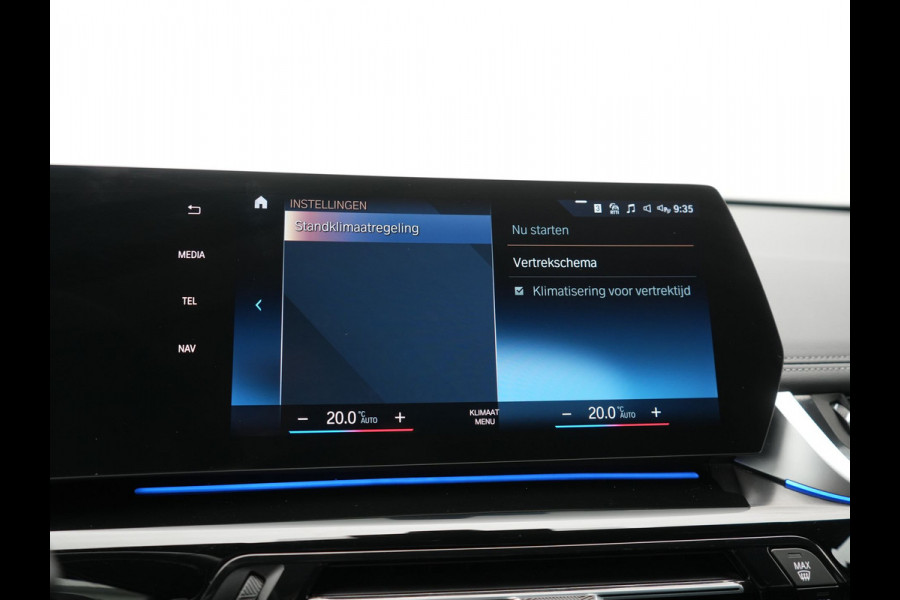 BMW iX1 xDrive30 xLine 67 kWh 306pk Dealer O.H. | Trekhaak Af Fabriek | Camera | Adaptief Onderstel | Lederen Sportstoelen Memory & Verwarmd | Sfeerverlichting | Apple Carplay | Blis | Navigatie | DAB | Virtual | Cruise Control |