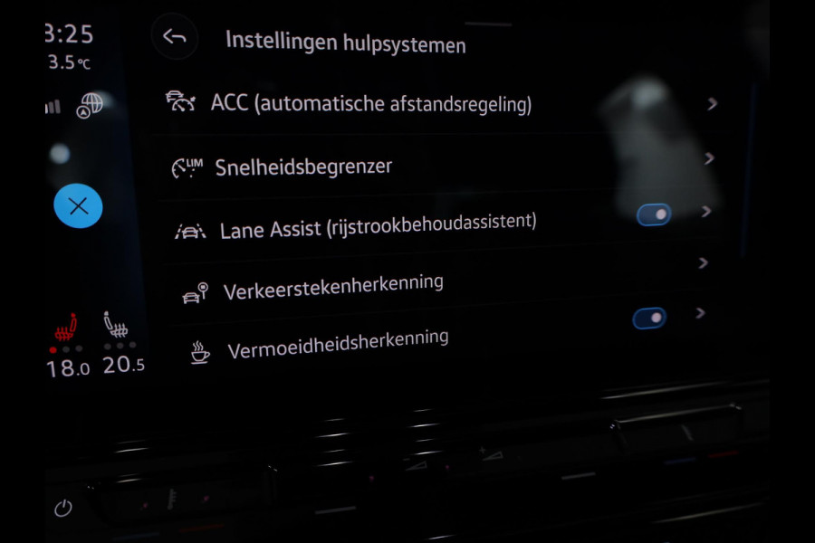 Volkswagen ID.3 First Plus 58 kWh 204pk|trekhaak| Matrix LED | interieurvoorverwarming| Camera| Navi|19'LM-velgen