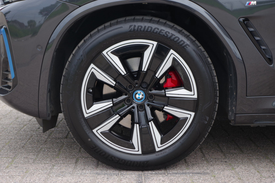 BMW iX3 High Executive 80 kWh 286 PK, Panoramadak, Leder, Driving. Ass. Prof, Camera,