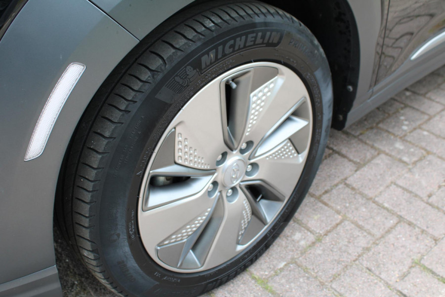 Hyundai Kona EV Limited 64 kWh | Trekhaak | Leder | Stoelverwarming/Koeling
