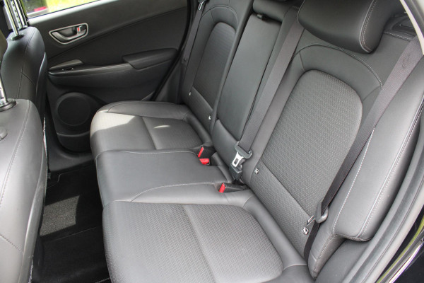 Hyundai Kona EV Limited 64 kWh | Trekhaak | Leder | Stoelverwarming/Koeling