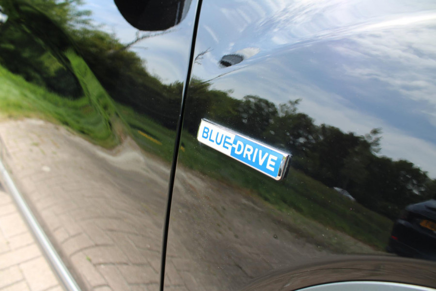 Hyundai Kona EV Limited 64 kWh | Trekhaak | Leder | Stoelverwarming/Koeling