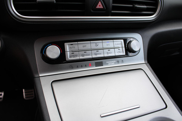 Hyundai Kona EV Limited 64 kWh | Trekhaak | Leder | Stoelverwarming/Koeling