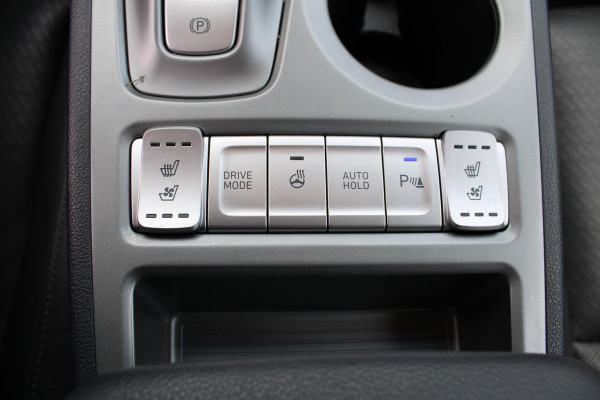 Hyundai Kona EV Limited 64 kWh | Trekhaak | Leder | Stoelverwarming/Koeling