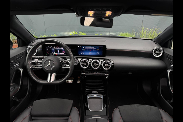 Mercedes-Benz A-Klasse 250 4MATIC AMG Line FULL PANO NAVI WIDESCREEN