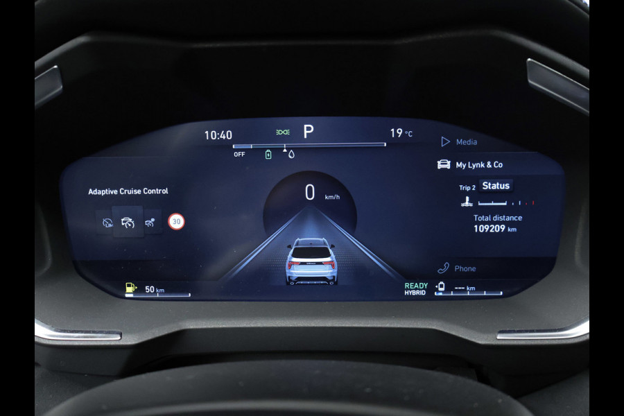 Lynk & Co 01 1.5 Sport (SCHUIFDAK,APPLE CARPLAY,NAVI,CAMERA,360 VIEW,STOELVERWARMING,CLIMATE,CRUISE,GETINT,SPORTSTOELEN,LM VELGEN)