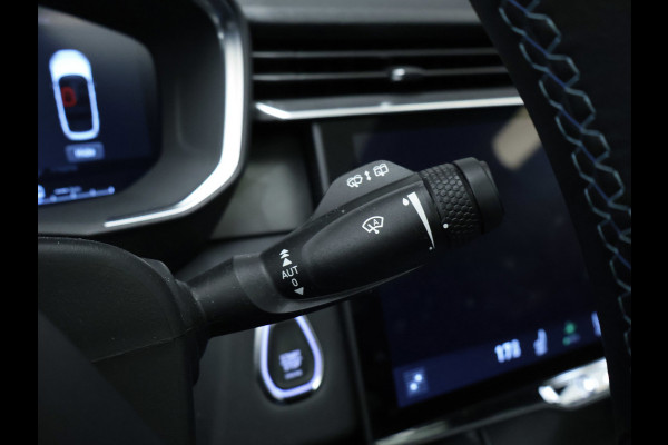 Lynk & Co 01 1.5 Sport (SCHUIFDAK,APPLE CARPLAY,NAVI,CAMERA,360 VIEW,STOELVERWARMING,CLIMATE,CRUISE,GETINT,SPORTSTOELEN,LM VELGEN)