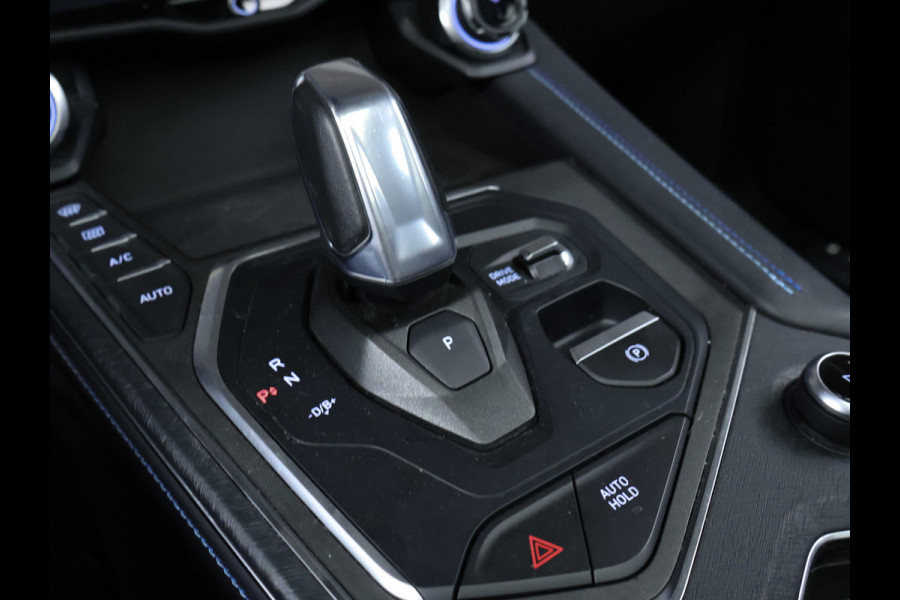 Lynk & Co 01 1.5 Sport (SCHUIFDAK,APPLE CARPLAY,NAVI,CAMERA,360 VIEW,STOELVERWARMING,CLIMATE,CRUISE,GETINT,SPORTSTOELEN,LM VELGEN)