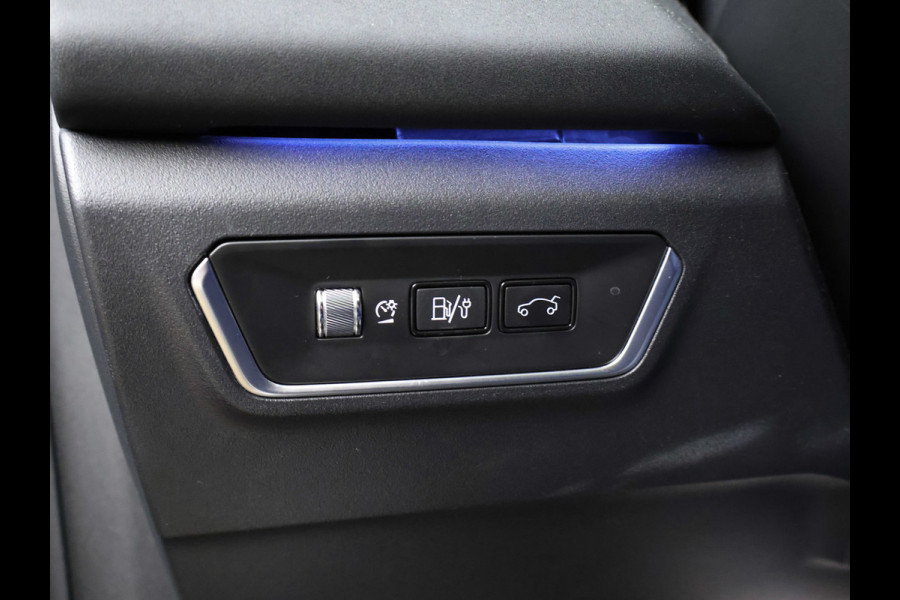Lynk & Co 01 1.5 Sport (SCHUIFDAK,APPLE CARPLAY,NAVI,CAMERA,360 VIEW,STOELVERWARMING,CLIMATE,CRUISE,GETINT,SPORTSTOELEN,LM VELGEN)