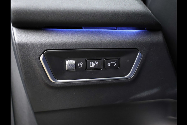 Lynk & Co 01 1.5 Sport (SCHUIFDAK,APPLE CARPLAY,NAVI,CAMERA,360 VIEW,STOELVERWARMING,CLIMATE,CRUISE,GETINT,SPORTSTOELEN,LM VELGEN)