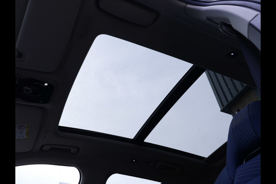 Lynk & Co 01 1.5 Sport (SCHUIFDAK,APPLE CARPLAY,NAVI,CAMERA,360 VIEW,STOELVERWARMING,CLIMATE,CRUISE,GETINT,SPORTSTOELEN,LM VELGEN)