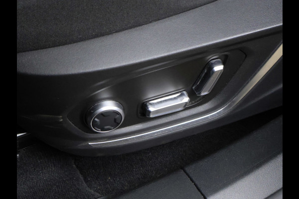 Lynk & Co 01 1.5 Sport (SCHUIFDAK,APPLE CARPLAY,NAVI,CAMERA,360 VIEW,STOELVERWARMING,CLIMATE,CRUISE,GETINT,SPORTSTOELEN,LM VELGEN)