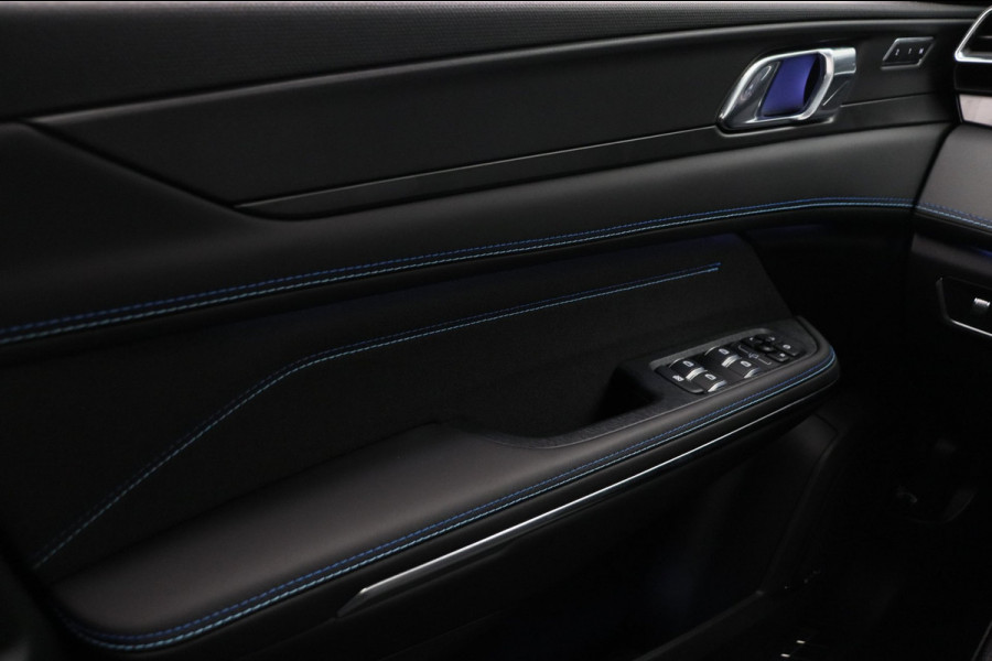 Lynk & Co 01 1.5 261PK Plug-in Hybrid * Zwarte Hemel *360° Camera Pano/dak Apple/Carplay Adaptive/Cruise