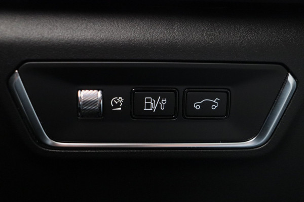Lynk & Co 01 1.5 261PK Plug-in Hybrid * Zwarte Hemel *360° Camera Pano/dak Apple/Carplay Adaptive/Cruise