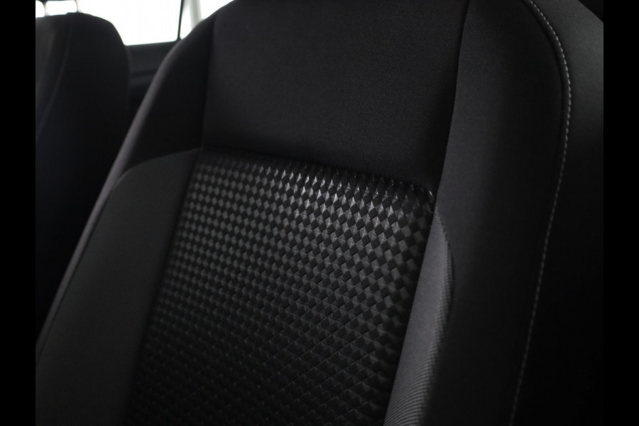 Volkswagen T-Cross 1.0 TSI R-Line 110PK | Automaat | Navigatie | Camera | Digitaal dashboard | Stoelverwarming