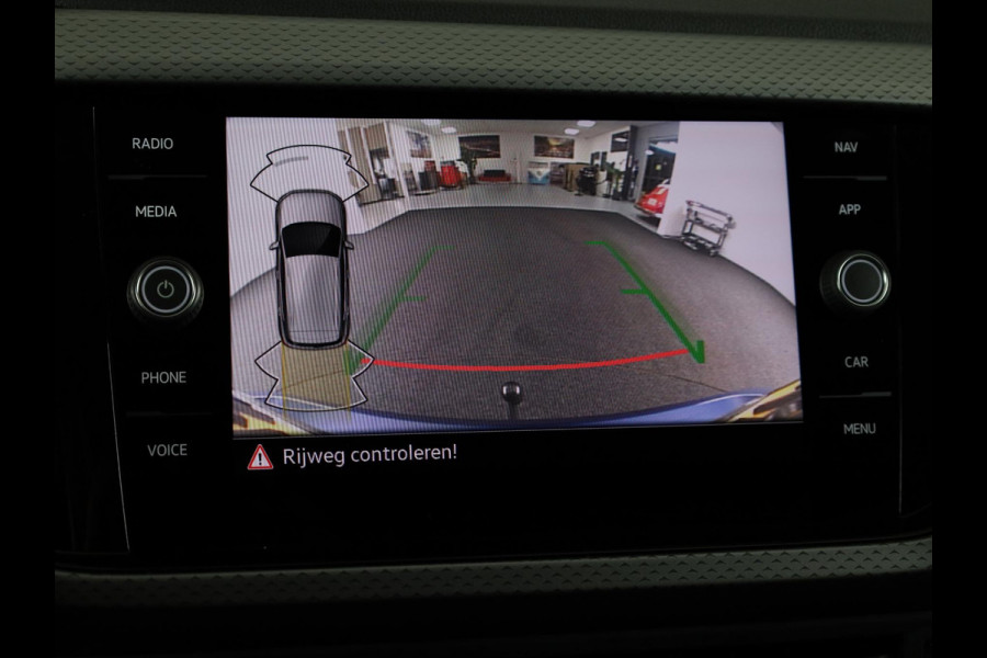 Volkswagen T-Cross 1.0 TSI R-Line 110PK | Automaat | Navigatie | Camera | Digitaal dashboard | Stoelverwarming