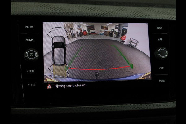 Volkswagen T-Cross 1.0 TSI R-Line 110PK | Automaat | Navigatie | Camera | Digitaal dashboard | Stoelverwarming
