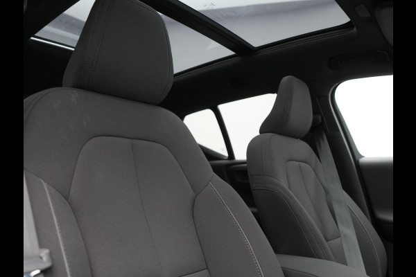 Volvo XC40 Recharge Ultimate 67 kWh 231pk Dealer O.H. | Trekhaak Af Fabriek | Panodak | Adaptive Cruise | 360 Camera | Harman / Kardon | Warmtepomp | Sportstoelen Memory & Verwarmd | Keyless | Blis | Stuur Verwarmd | Google Assistent | DAB |