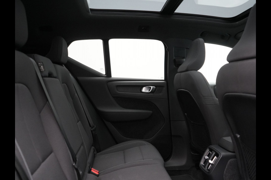 Volvo XC40 Recharge Ultimate 67 kWh 231pk Dealer O.H. | Trekhaak Af Fabriek | Panodak | Adaptive Cruise | 360 Camera | Harman / Kardon | Warmtepomp | Sportstoelen Memory & Verwarmd | Keyless | Blis | Stuur Verwarmd | Google Assistent | DAB |