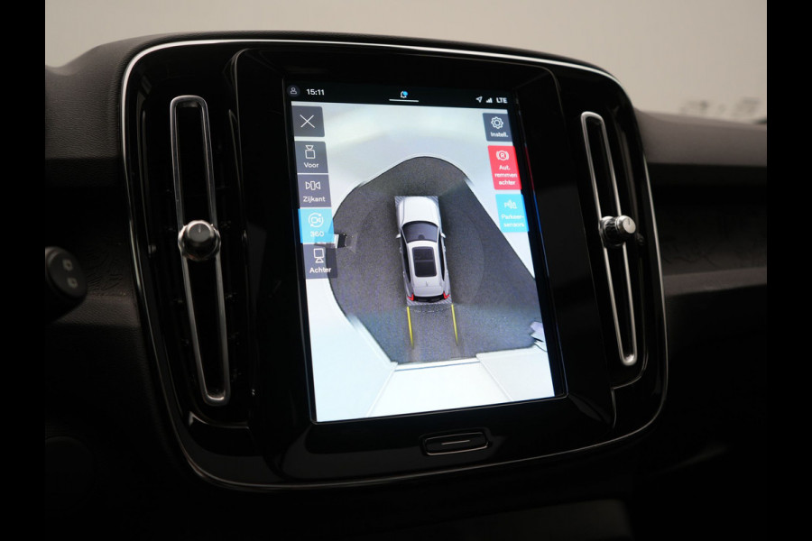 Volvo XC40 Recharge Ultimate 67 kWh 231pk Dealer O.H. | Trekhaak Af Fabriek | Panodak | Adaptive Cruise | 360 Camera | Harman / Kardon | Warmtepomp | Sportstoelen Memory & Verwarmd | Keyless | Blis | Stuur Verwarmd | Google Assistent | DAB |