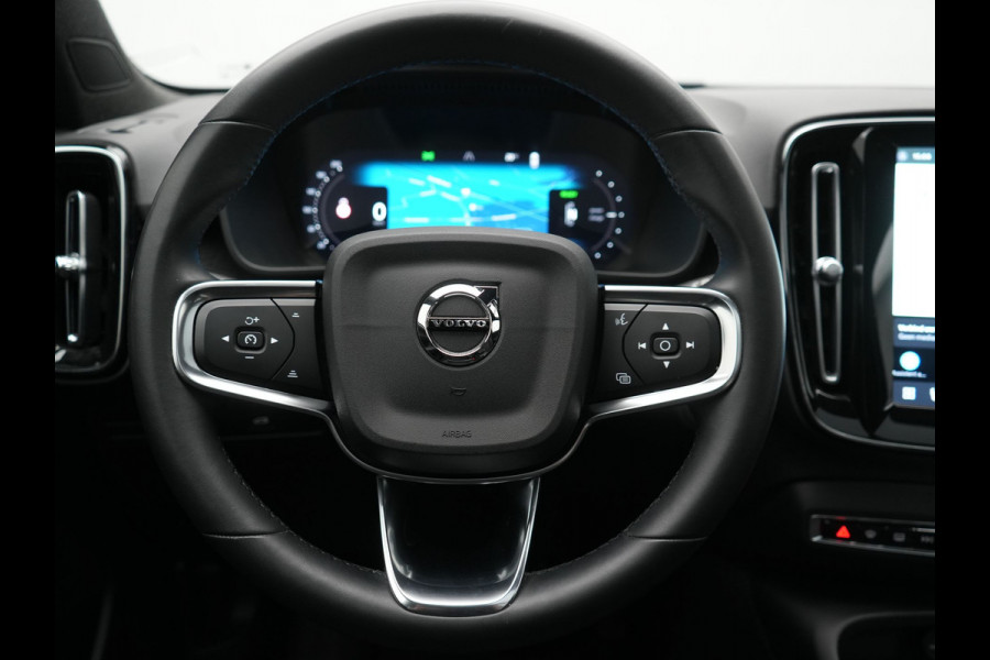 Volvo XC40 Recharge Ultimate 67 kWh 231pk Dealer O.H. | Trekhaak Af Fabriek | Panodak | Adaptive Cruise | 360 Camera | Harman / Kardon | Warmtepomp | Sportstoelen Memory & Verwarmd | Keyless | Blis | Stuur Verwarmd | Google Assistent | DAB |
