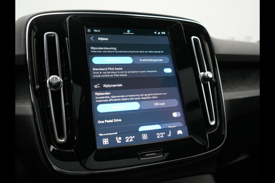 Volvo XC40 Recharge Ultimate 67 kWh 231pk Dealer O.H. | Trekhaak Af Fabriek | Panodak | Adaptive Cruise | 360 Camera | Harman / Kardon | Warmtepomp | Sportstoelen Memory & Verwarmd | Keyless | Blis | Stuur Verwarmd | Google Assistent | DAB |