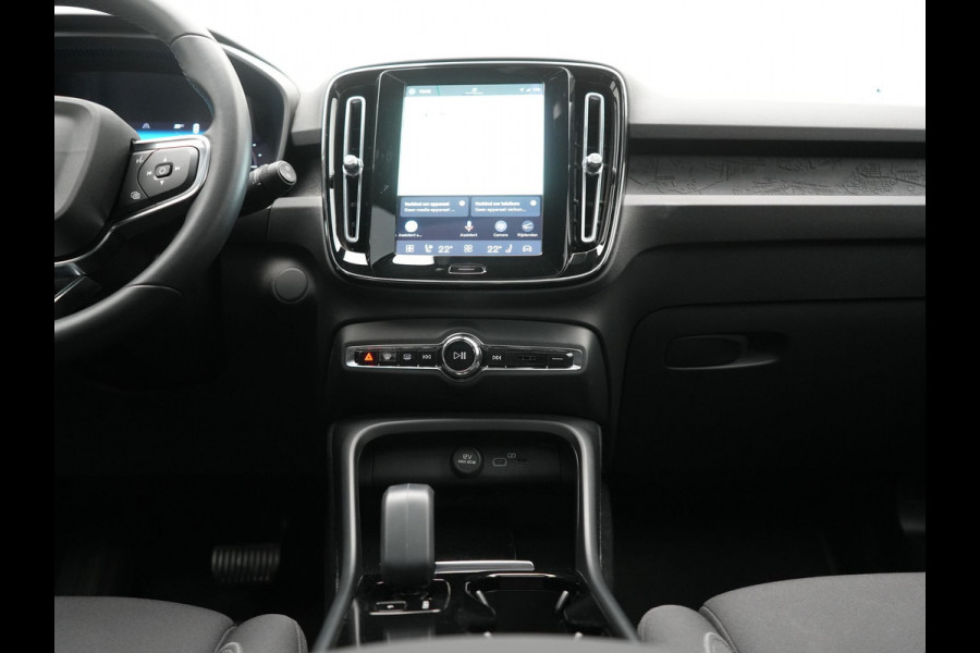 Volvo XC40 Recharge Ultimate 67 kWh 231pk Dealer O.H. | Trekhaak Af Fabriek | Panodak | Adaptive Cruise | 360 Camera | Harman / Kardon | Warmtepomp | Sportstoelen Memory & Verwarmd | Keyless | Blis | Stuur Verwarmd | Google Assistent | DAB |