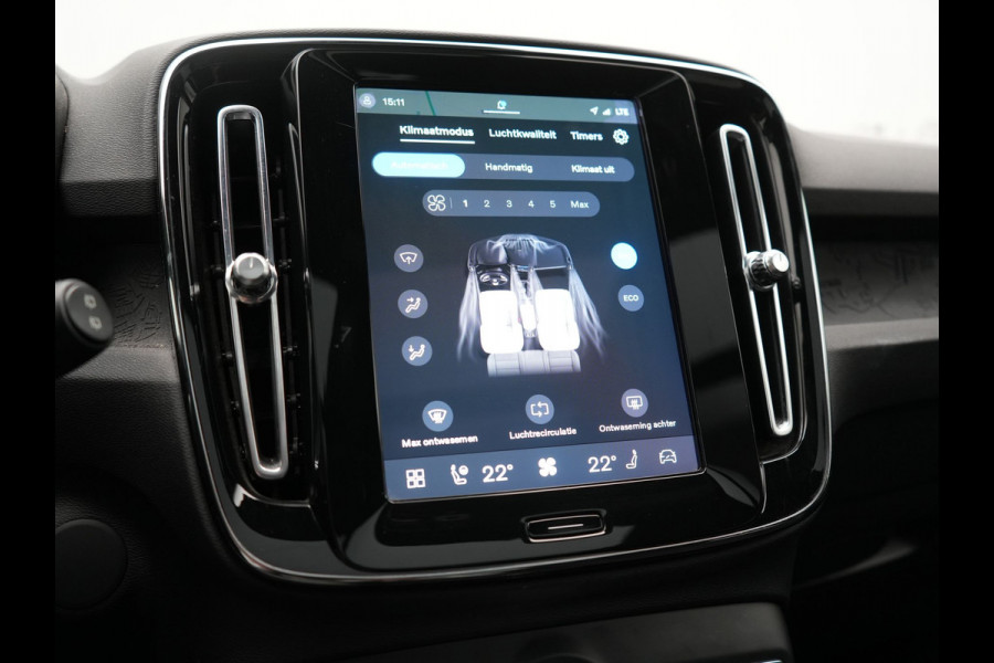 Volvo XC40 Recharge Ultimate 67 kWh 231pk Dealer O.H. | Trekhaak Af Fabriek | Panodak | Adaptive Cruise | 360 Camera | Harman / Kardon | Warmtepomp | Sportstoelen Memory & Verwarmd | Keyless | Blis | Stuur Verwarmd | Google Assistent | DAB |