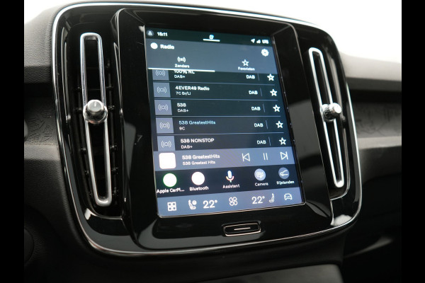 Volvo XC40 Recharge Ultimate 67 kWh 231pk Dealer O.H. | Trekhaak Af Fabriek | Panodak | Adaptive Cruise | 360 Camera | Harman / Kardon | Warmtepomp | Sportstoelen Memory & Verwarmd | Keyless | Blis | Stuur Verwarmd | Google Assistent | DAB |