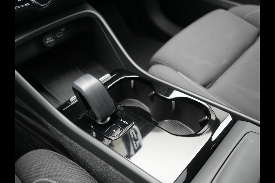 Volvo XC40 Recharge Ultimate 67 kWh 231pk Dealer O.H. | Trekhaak Af Fabriek | Panodak | Adaptive Cruise | 360 Camera | Harman / Kardon | Warmtepomp | Sportstoelen Memory & Verwarmd | Keyless | Blis | Stuur Verwarmd | Google Assistent | DAB |