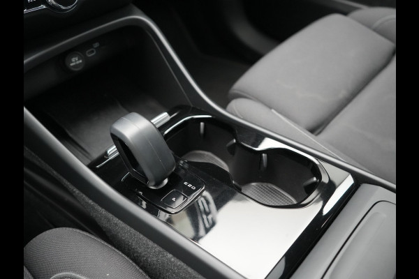 Volvo XC40 Recharge Ultimate 67 kWh 231pk Dealer O.H. | Trekhaak Af Fabriek | Panodak | Adaptive Cruise | 360 Camera | Harman / Kardon | Warmtepomp | Sportstoelen Memory & Verwarmd | Keyless | Blis | Stuur Verwarmd | Google Assistent | DAB |