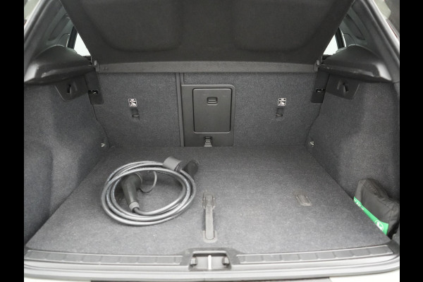 Volvo XC40 Recharge Ultimate 67 kWh 231pk Dealer O.H. | Trekhaak Af Fabriek | Panodak | Adaptive Cruise | 360 Camera | Harman / Kardon | Warmtepomp | Sportstoelen Memory & Verwarmd | Keyless | Blis | Stuur Verwarmd | Google Assistent | DAB |