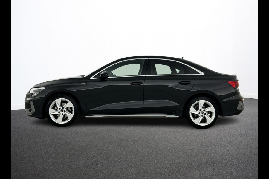 Audi A3 Limousine 30 TFSI S edition DEMO ! Navigatie Apple Carplay/Android Auto Parkeersensoren Adaptive Cruise Control Virtual Cockpit Climate Control Getinte ramen Lichtmetalen velgen