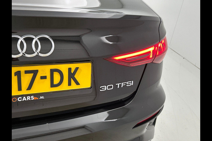 Audi A3 Limousine 30 TFSI S edition DEMO ! Navigatie Apple Carplay/Android Auto Parkeersensoren Adaptive Cruise Control Virtual Cockpit Climate Control Getinte ramen Lichtmetalen velgen