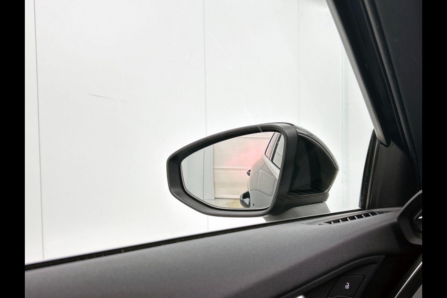 Audi A3 Limousine 30 TFSI S edition DEMO ! Navigatie Apple Carplay/Android Auto Parkeersensoren Adaptive Cruise Control Virtual Cockpit Climate Control Getinte ramen Lichtmetalen velgen