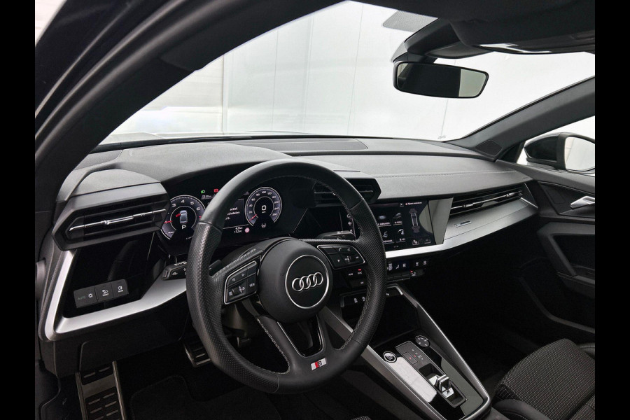 Audi A3 Limousine 30 TFSI S edition DEMO ! Navigatie Apple Carplay/Android Auto Parkeersensoren Adaptive Cruise Control Virtual Cockpit Climate Control Getinte ramen Lichtmetalen velgen