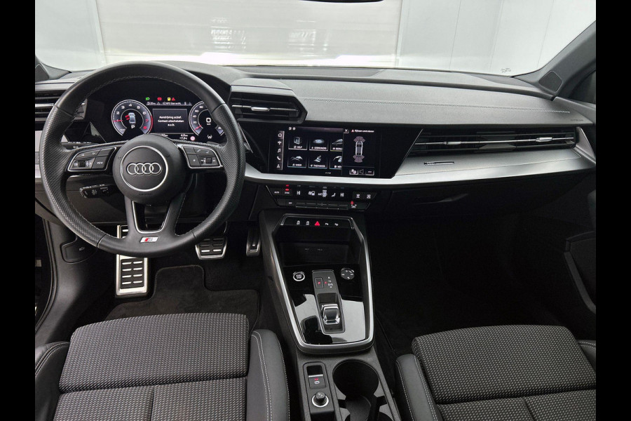 Audi A3 Limousine 30 TFSI S edition DEMO ! Navigatie Apple Carplay/Android Auto Parkeersensoren Adaptive Cruise Control Virtual Cockpit Climate Control Getinte ramen Lichtmetalen velgen