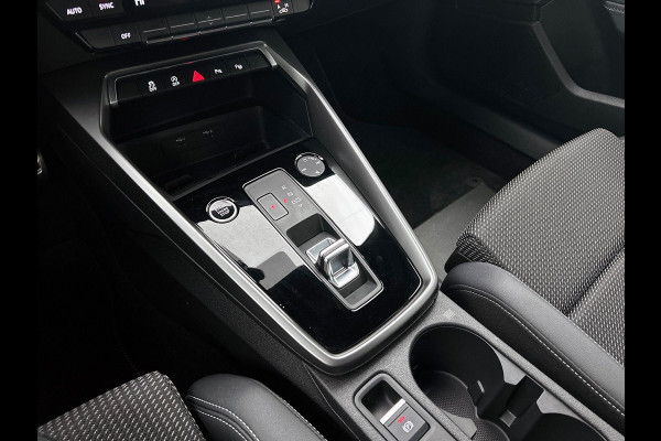 Audi A3 Limousine 30 TFSI S edition DEMO ! Navigatie Apple Carplay/Android Auto Parkeersensoren Adaptive Cruise Control Virtual Cockpit Climate Control Getinte ramen Lichtmetalen velgen