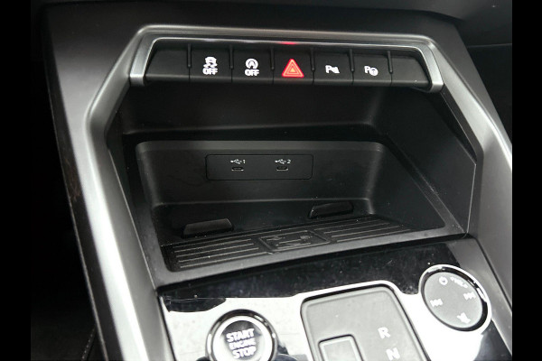 Audi A3 Limousine 30 TFSI S edition DEMO ! Navigatie Apple Carplay/Android Auto Parkeersensoren Adaptive Cruise Control Virtual Cockpit Climate Control Getinte ramen Lichtmetalen velgen