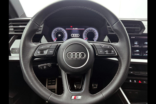 Audi A3 Limousine 30 TFSI S edition DEMO ! Navigatie Apple Carplay/Android Auto Parkeersensoren Adaptive Cruise Control Virtual Cockpit Climate Control Getinte ramen Lichtmetalen velgen
