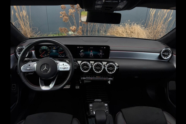 Mercedes-Benz CLA-Klasse Shooting Brake 180 AMG Night Edition | AMG | Pano | Ambilight | Memory