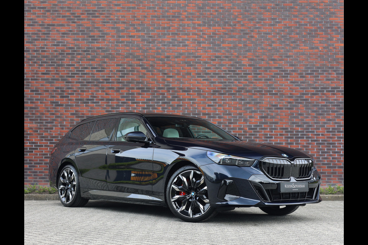 BMW 5 Serie Touring 550e xDrive | Pano - Trekhaak - HUD