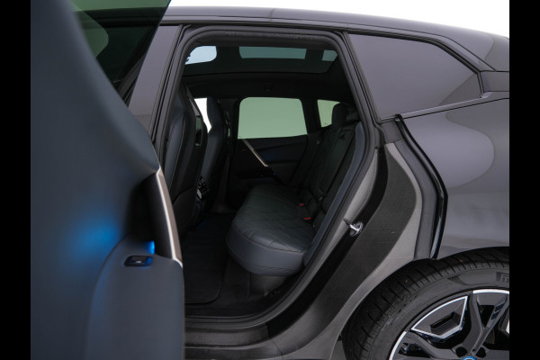 BMW iX xDrive40 High Executive 77 kWh [ 3-Fase ] (INCL-BTW) *PANO | HEAD-UP | SOFT-CLOSE | LEATHER | TOPVIEW | FULL-LED | MEMORY-PACK | HARMAN/KARDON | BLINDSPOT | WIDESCREEN-COCKPIT | HEATED-COMFORTSEATS | DAB | AMBIENTLIGHT | TOWBAR | 22'