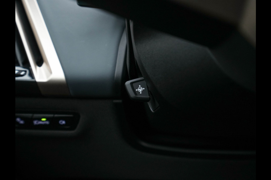 BMW iX xDrive40 High Executive 77 kWh [ 3-Fase ] (INCL-BTW) *PANO | HEAD-UP | SOFT-CLOSE | LEATHER | TOPVIEW | FULL-LED | MEMORY-PACK | HARMAN/KARDON | BLINDSPOT | WIDESCREEN-COCKPIT | HEATED-COMFORTSEATS | DAB | AMBIENTLIGHT | TOWBAR | 22'