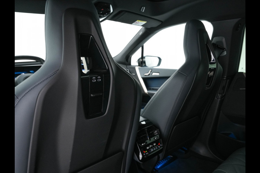 BMW iX xDrive40 High Executive 77 kWh [ 3-Fase ] (INCL-BTW) *PANO | HEAD-UP | SOFT-CLOSE | LEATHER | TOPVIEW | FULL-LED | MEMORY-PACK | HARMAN/KARDON | BLINDSPOT | WIDESCREEN-COCKPIT | HEATED-COMFORTSEATS | DAB | AMBIENTLIGHT | TOWBAR | 22'