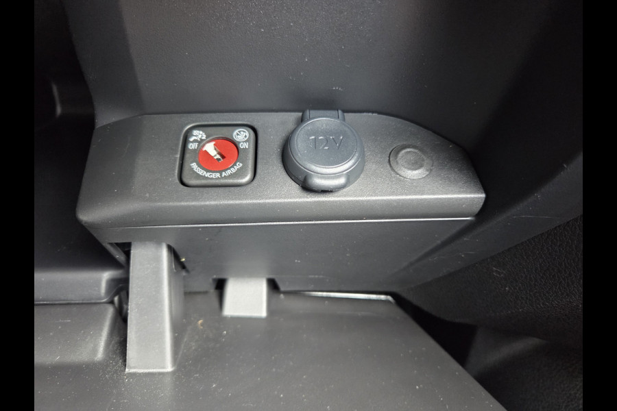 Peugeot e-Expert Long L3 75 kWh Panoramazichtsysteem Stoelverwarming Airco Achteruitrijcamera