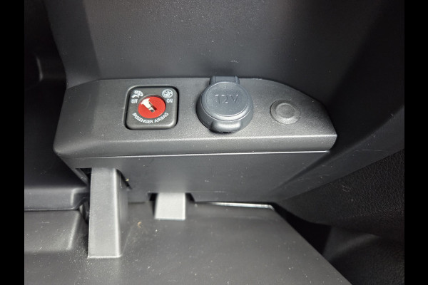 Peugeot e-Expert Long L3 75 kWh Panoramazichtsysteem Stoelverwarming Airco Achteruitrijcamera