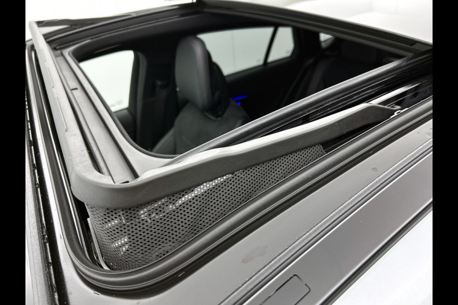 Mercedes-Benz GLC Coupé 300e 4MATIC Sport Edition | Premium | Nightpakket | Treeplanken in aluminiumlook | Trekhaak | DISTRONIC | AMG spoiler | URBAN GUARD Plus | Smartphone-integratie | Sfeerverlichting |